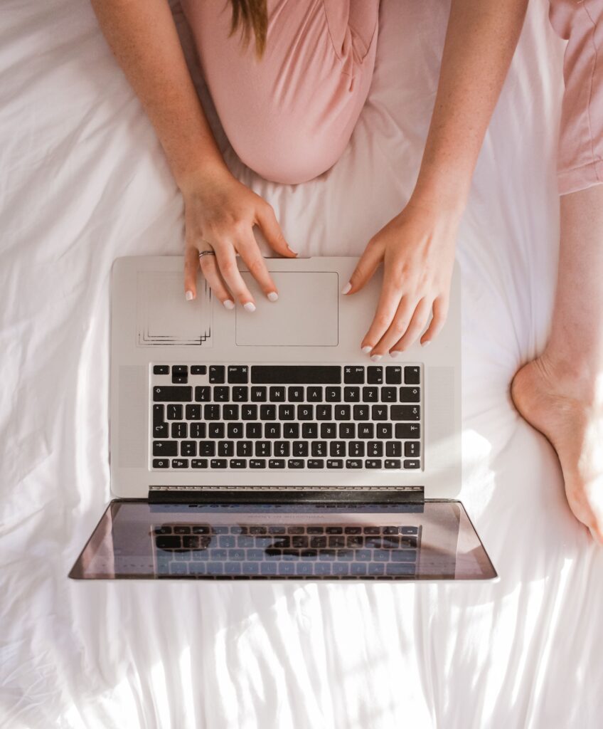 girl-researching-instant-payday-loans