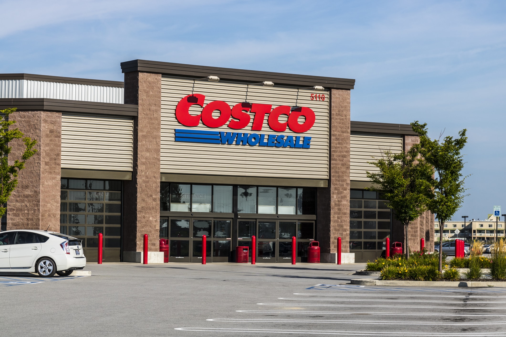Costco membership discounts. Ft. Wayne - Circa August 2017: Costco Wholesale Location. Costco Wholesale is a Multi-Billion Dollar Global Retailer IX
