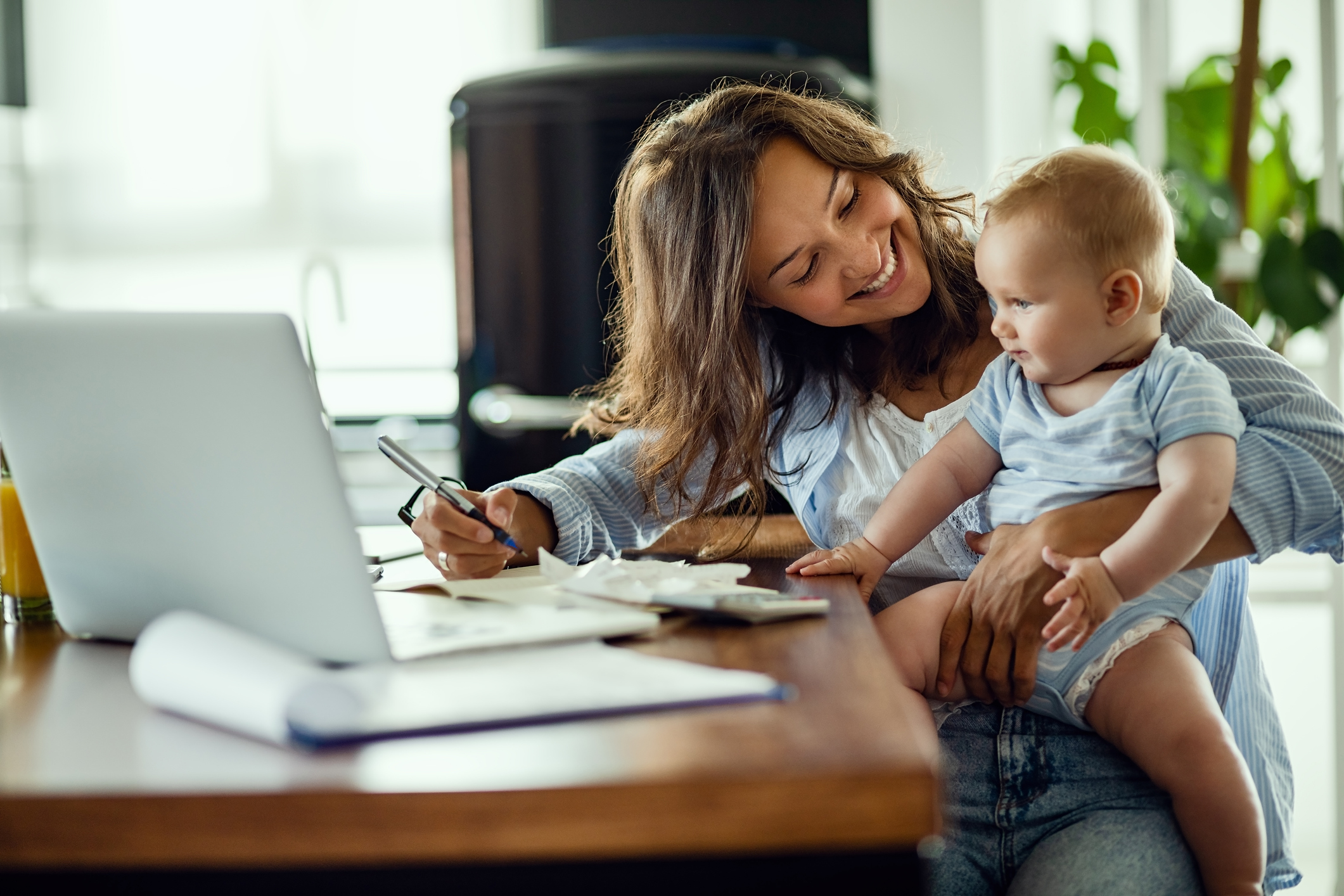 baby budget. mom and baby in front of computer.